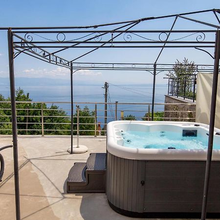 Stunning Apartment In Mošćenička Draga Extérieur photo