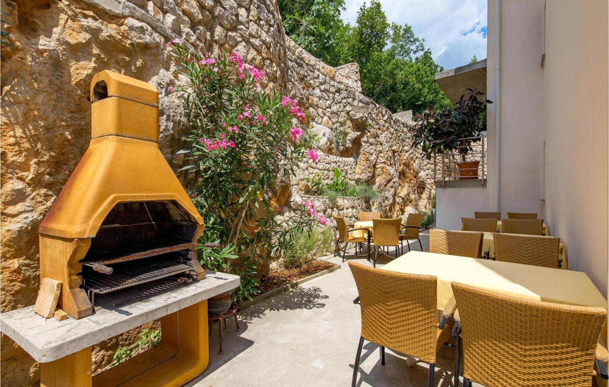 Stunning Apartment In Mošćenička Draga Extérieur photo
