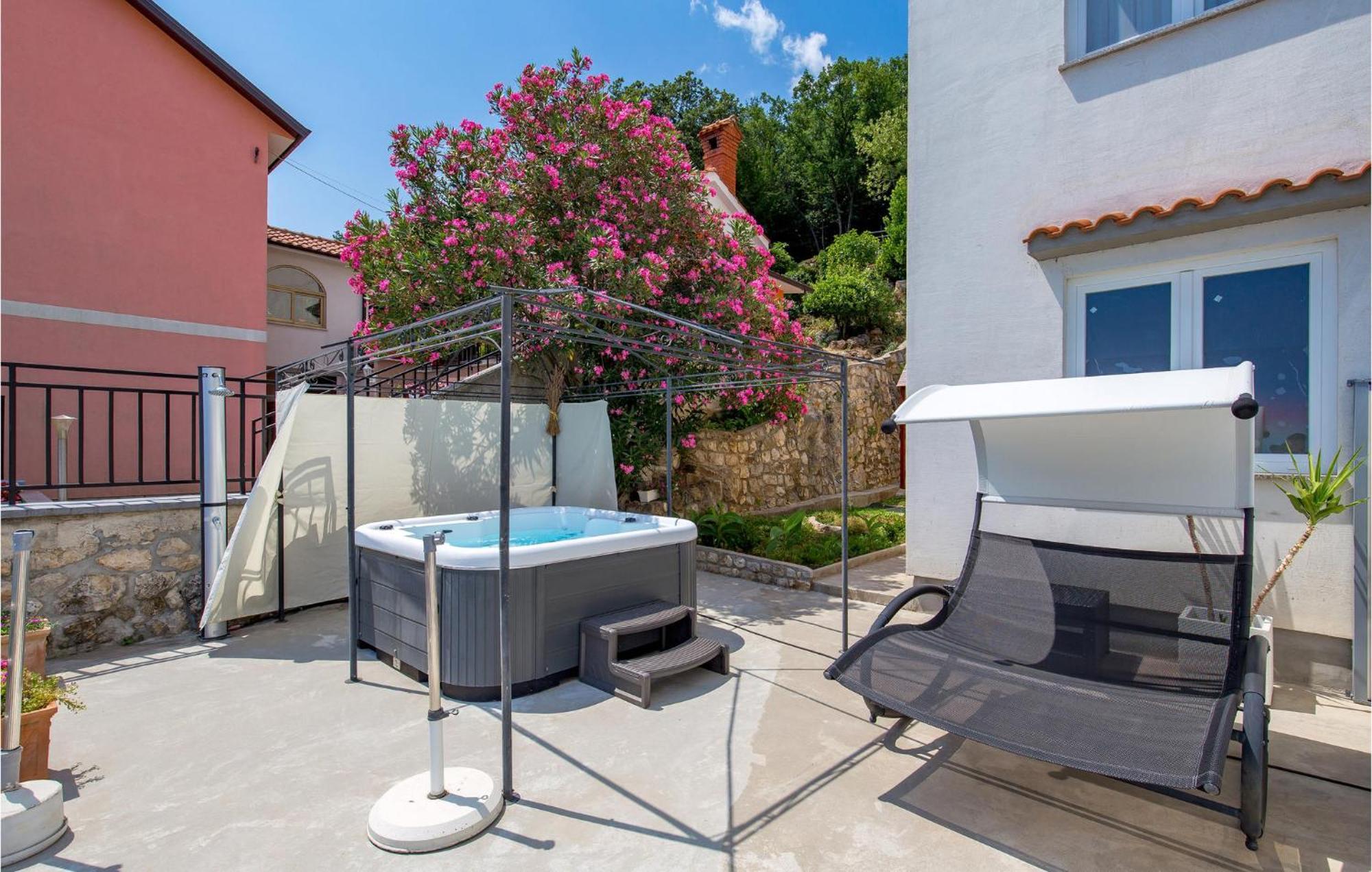 Stunning Apartment In Mošćenička Draga Extérieur photo