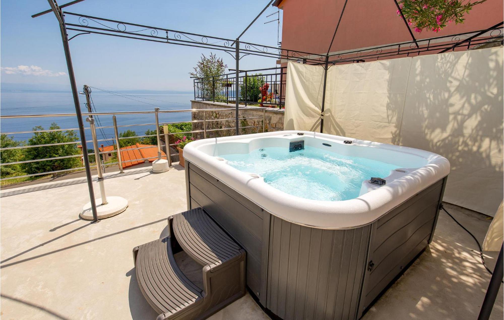 Stunning Apartment In Mošćenička Draga Extérieur photo